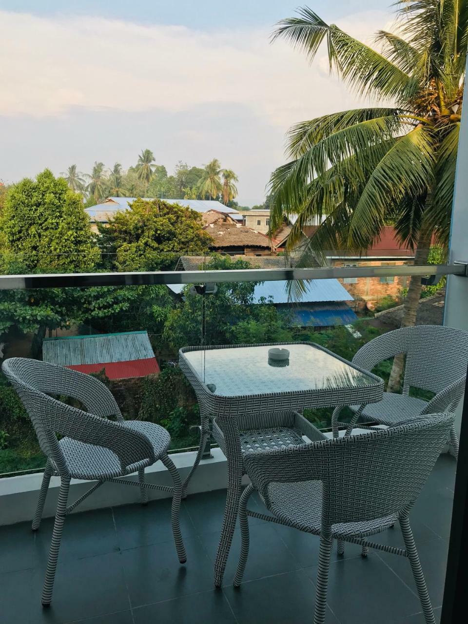 Regent Hotel Myeik Buitenkant foto