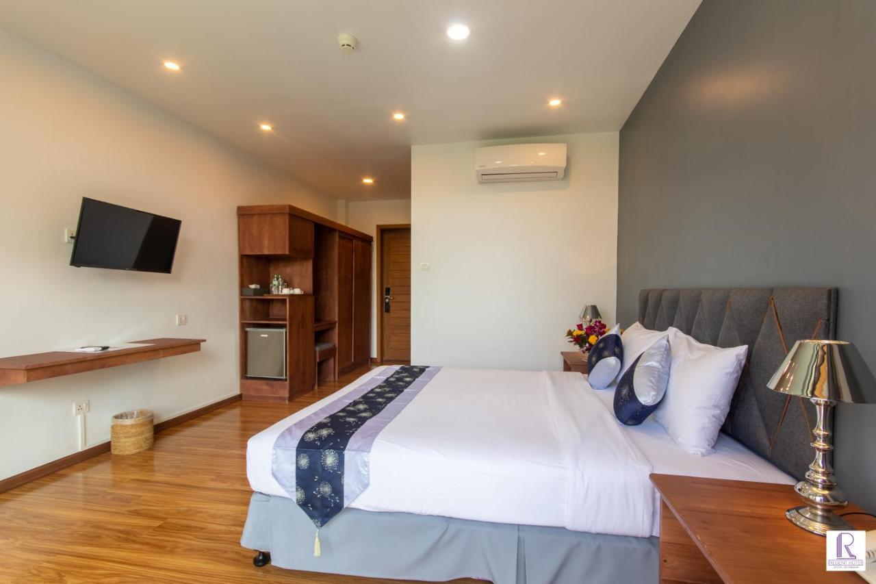 Regent Hotel Myeik Buitenkant foto